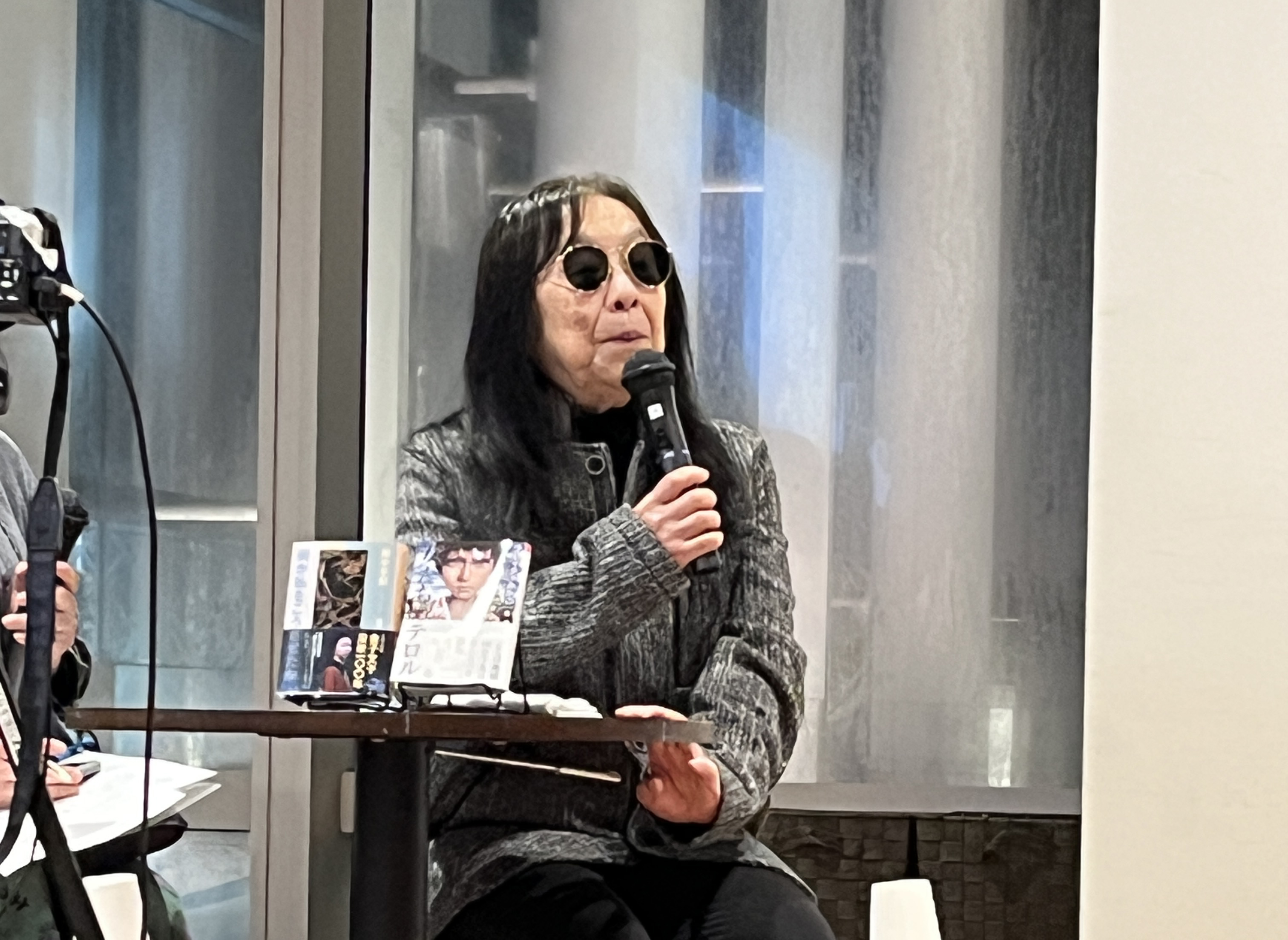 イベントで話す浜野さんとブレイディさん