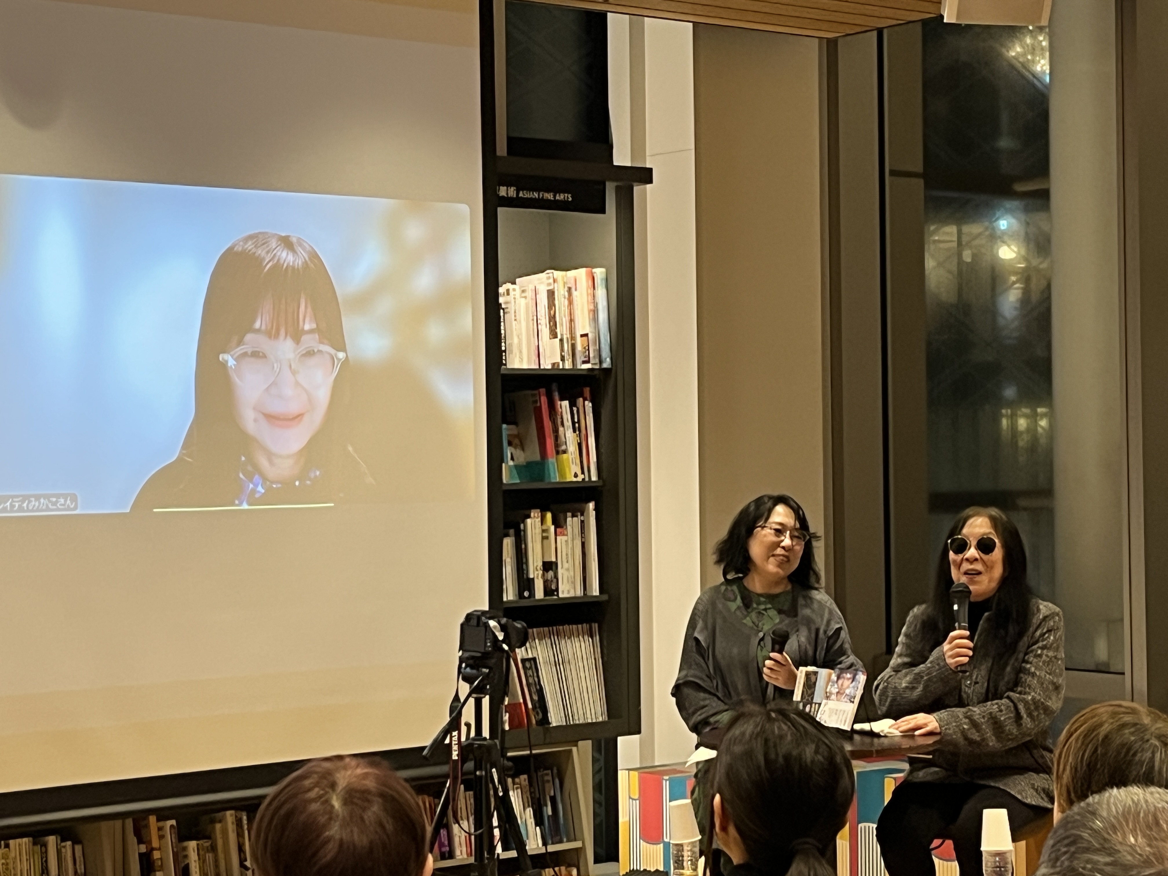 イベントで話す浜野さんとブレイディさん