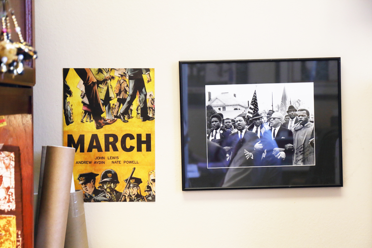（左）『MARCH 1 非暴力の闘い』の採用されなかった表紙（右）キング牧師と若き日のジョン・ルイス©Shino Yanagawa