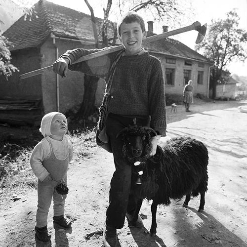 「CORNEREVAーROMANIA 1991」より