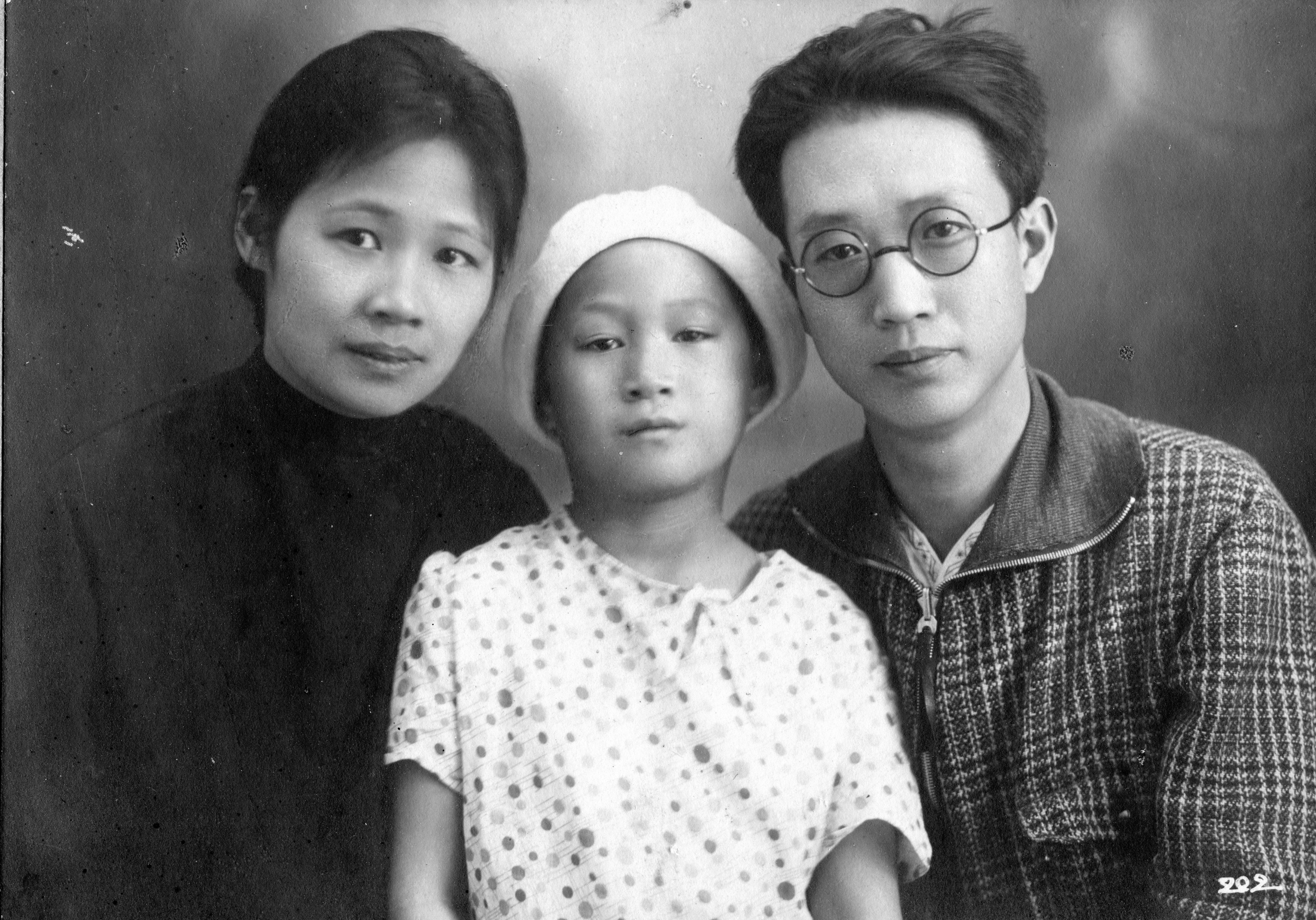 瞿秋白とその家族，1929年( https://www.sohu.com/a/503759893_267106 , Public domain, via Wikimedia Commons)
